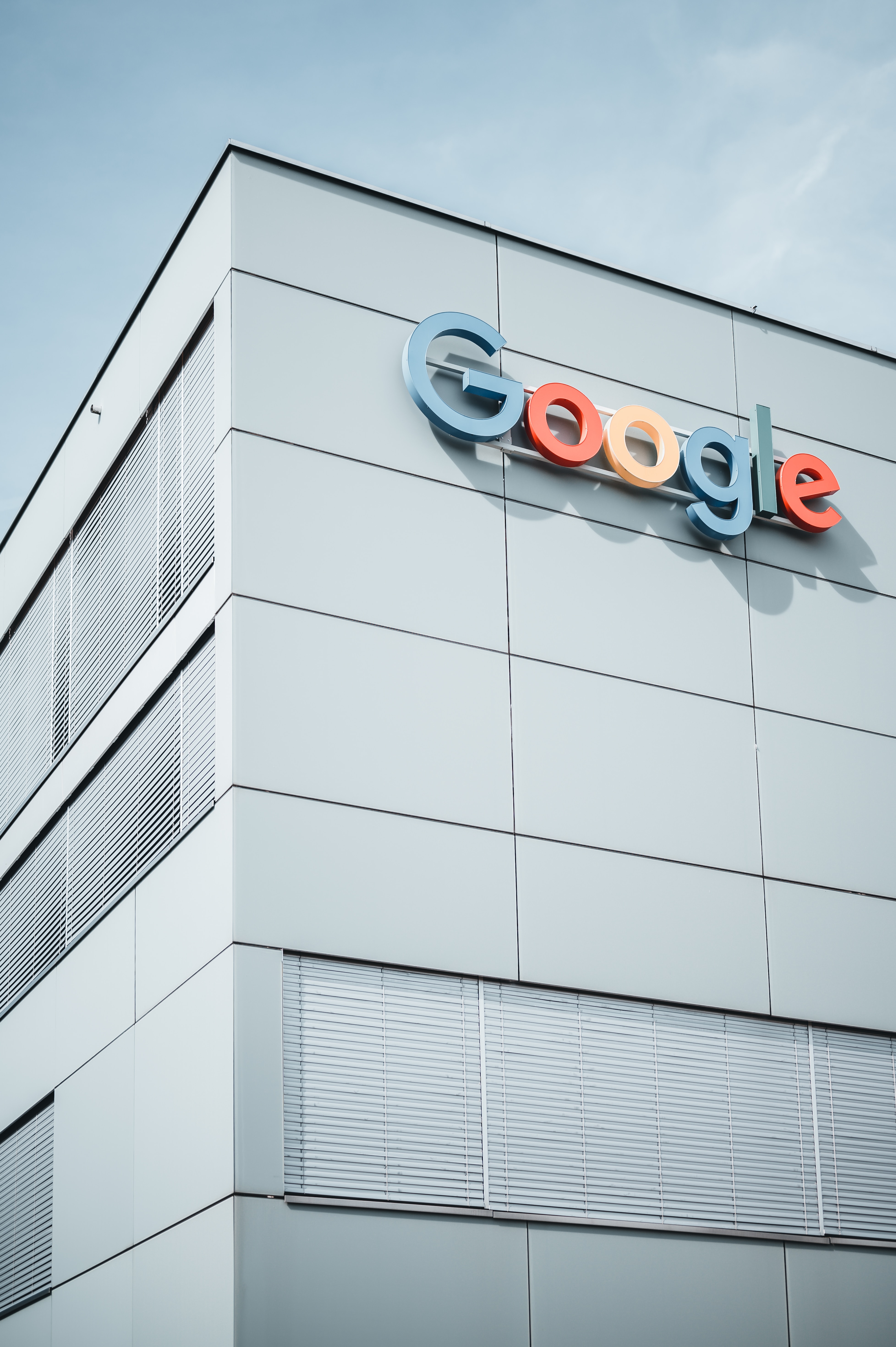 Battle of Titans: US Challenges Google in Unprecedented Antitrust Showdown