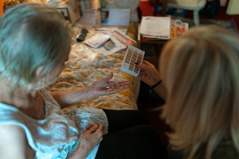Early Signs of Dementia: 12 Changes Families Shouldn’t Ignore