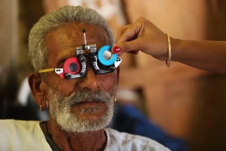 Seeing Clearly: Arranging In-Home Eye Exams for NYC Seniors