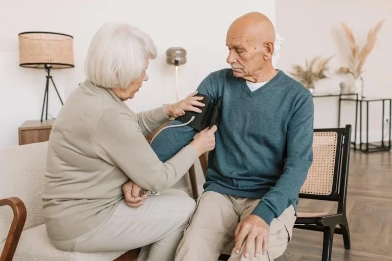 Wearable Safety: Top 2026 Monitoring Tools for NYC Seniors