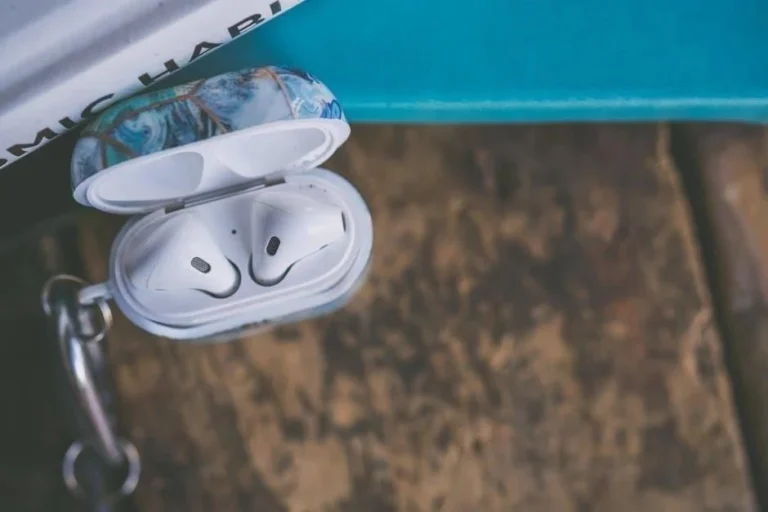 Urban Quiet: Using White Noise Machines for Better Senior Sleep in NYC