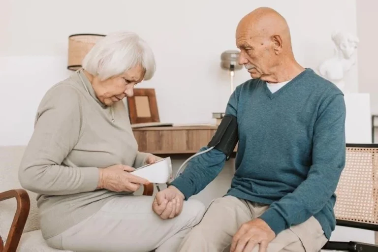 Staying Connected: Top 2026 Tablets for NYC Senior Independence