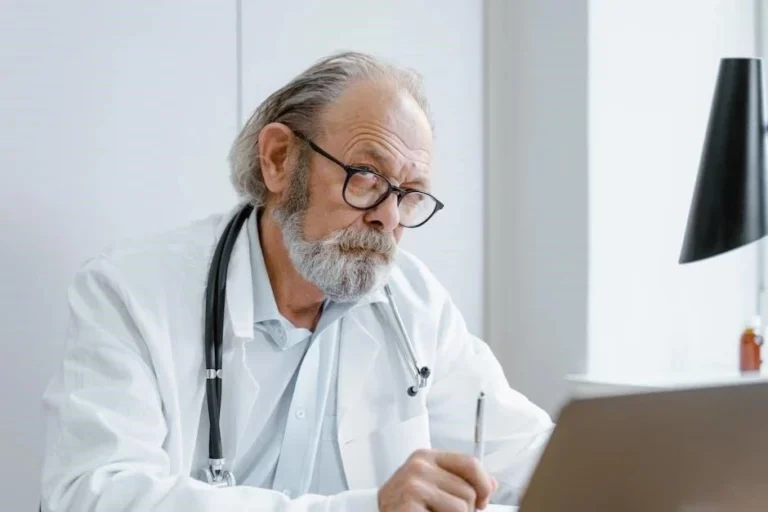 Digital Community: Preventing Isolation with Online Senior Groups