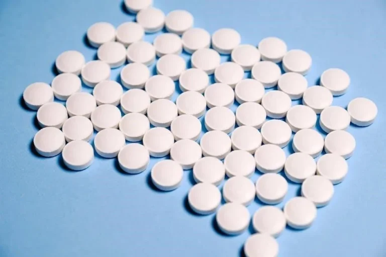 Clinical Oversight: How Nurses Monitor Senior Drug Reactions