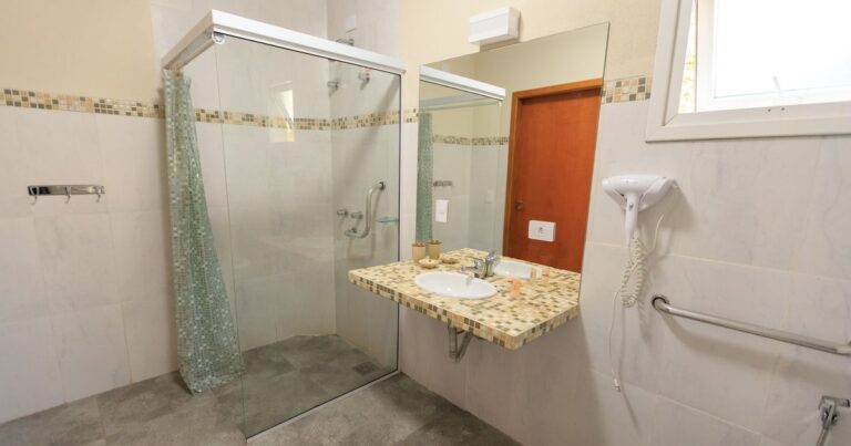 Walk-In Tubs, Grab Bars and Other Home Modifications for Seniors in New York