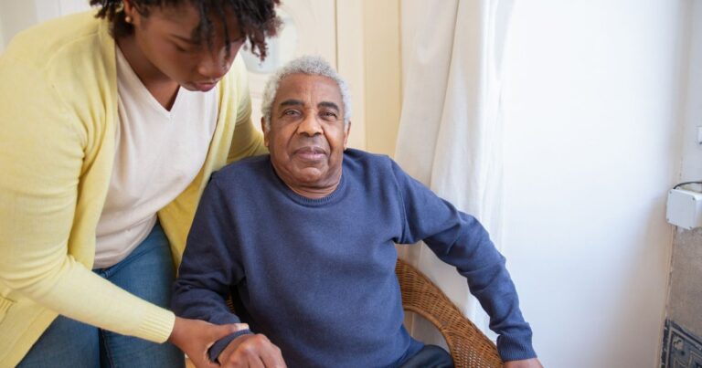 What to Do in the First 5 Minutes After a Senior Falls