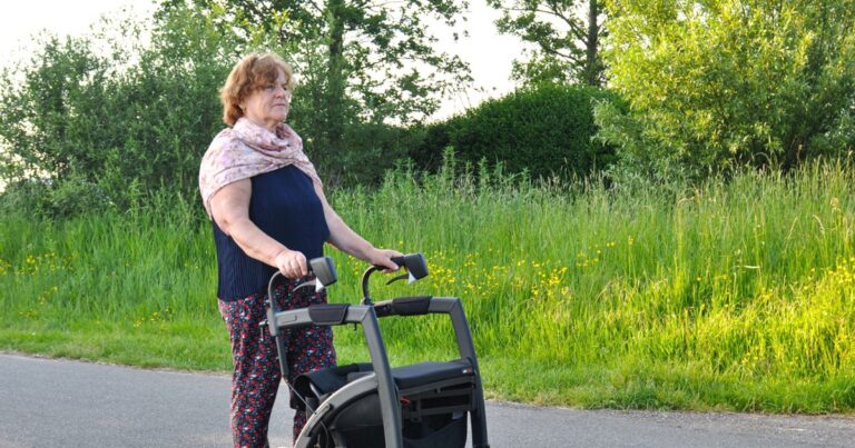 Knee Replacement Recovery Time: What to Expect at Home, Phase by Phase
