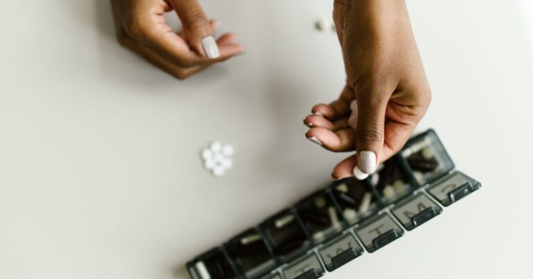 Medication Reconciliation After a Hospital Stay: What It Is and How Families Do It